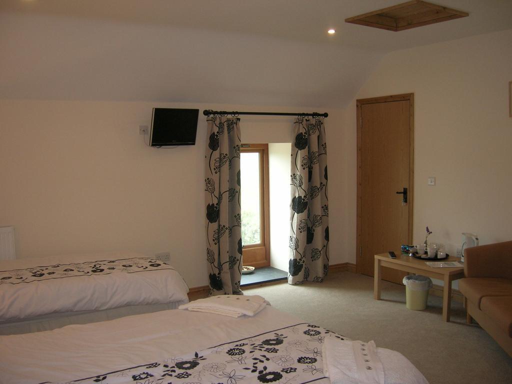 Polhilsa Farm Bed & Breakfast Callington Bilik gambar